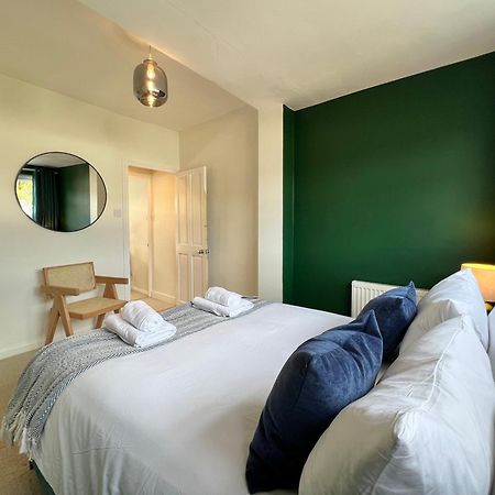 Charming Central Windsor 2 Bed Cottage Free Residents Parking And Private Garden Legoland Ascot Windsor Castle Thorpe Park Heathrow Airport Exterior photo